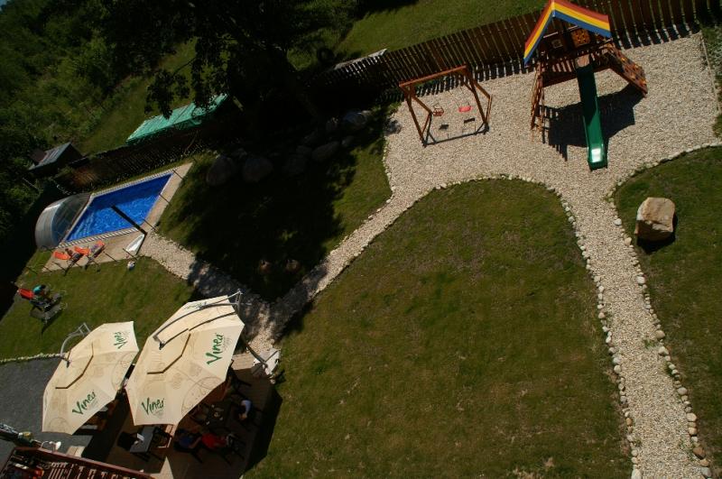 Bazén, záhrada