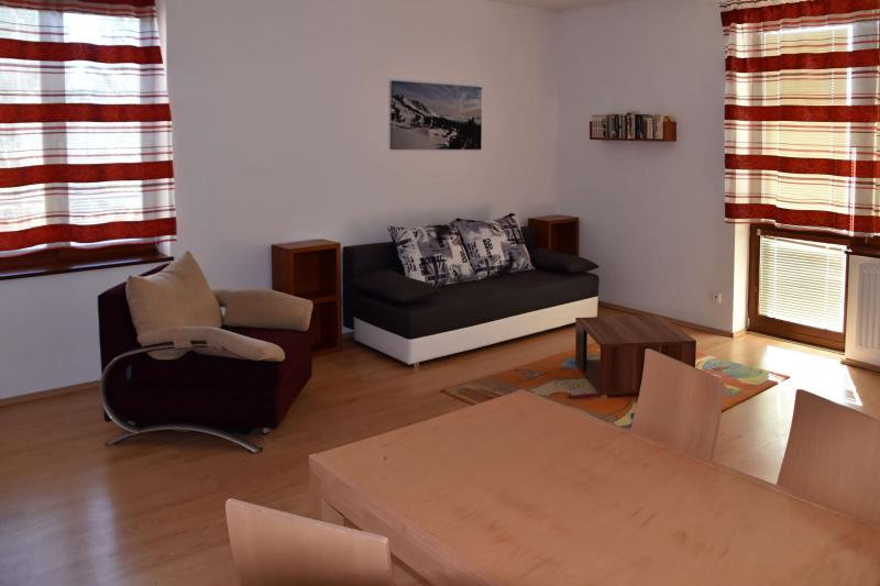 Izba Rodinný Apartmán LUX v AVALANCHE, spol. s r.o. – Rodinný apartmán LUX - obývacia izba